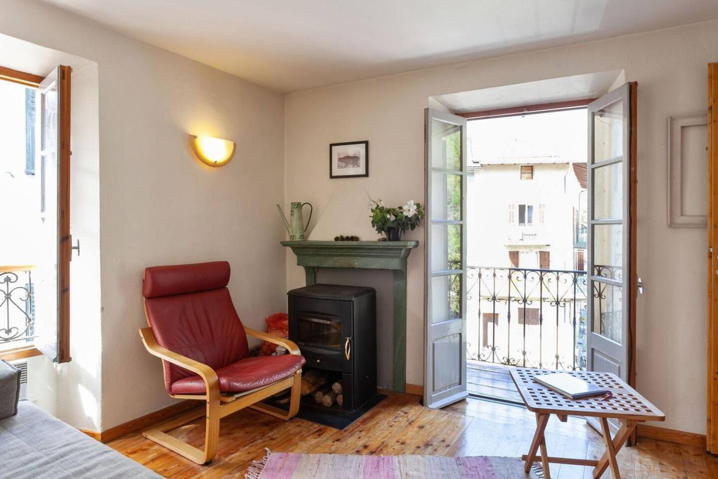 Sunny 1-Bed Apartment In Lovely Mountain Village La Brigue Eksteriør bilde